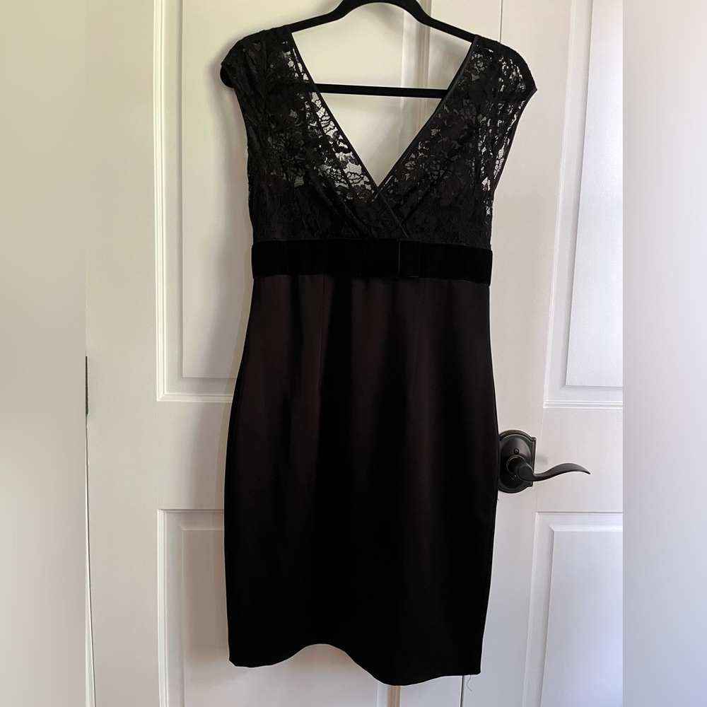 Black Banana Republic Cocktail Dress - lace top, velvet band, V-neck - size 6P